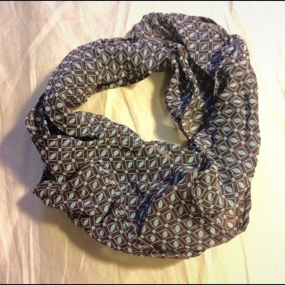 3/$20, cm by Pabst, Vintage square scarf - Picture 2 of 4